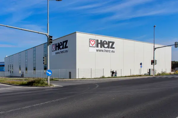 Nový centrální sklad otevřen