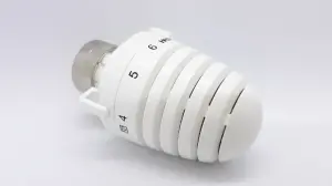 Termostatická hlavice 'D' se třmeny nebo pružnou západkou