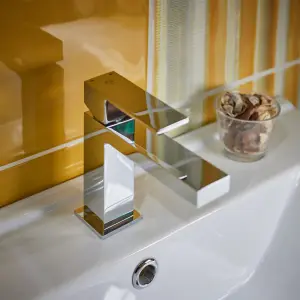 SQ q10 - baterie umyvadlová