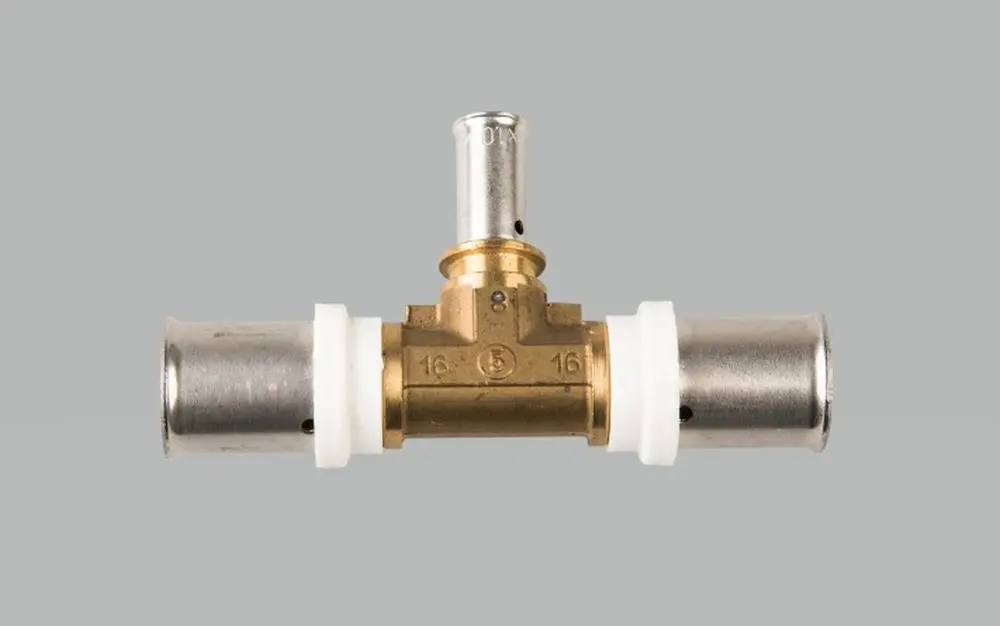 T-kus redukovaný 16/8/16 stěnové topení/chlazení