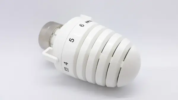 Termostatická hlavice 'D' se třmeny nebo pružnou západkou